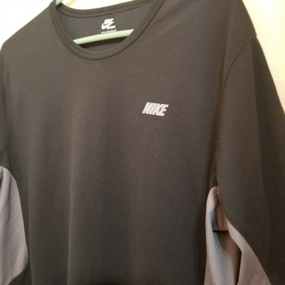 Nike Sportswear Black Gray Shirt Size L F17E - Picture 2 of 4
